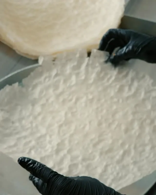 Tepside üst üste dizilen yufka katları